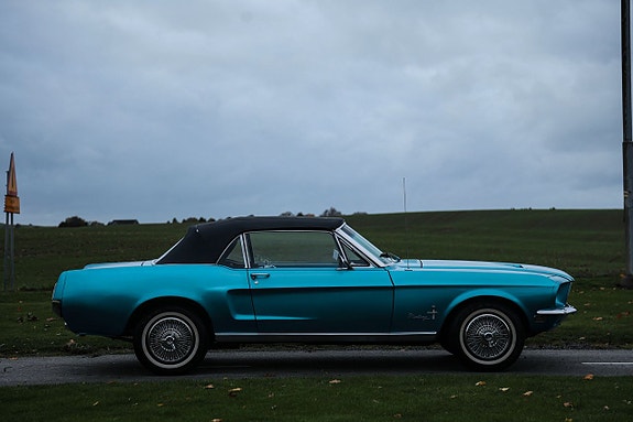 Ford Mustang 10 of 19