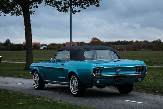 Ford Mustang 7 of 19
