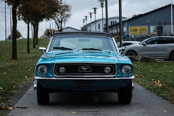 Ford Mustang 4 of 19