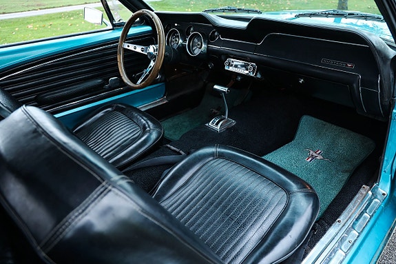 Ford Mustang 13 of 19
