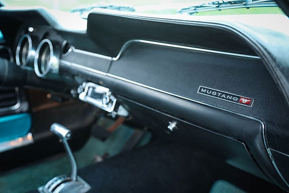 Ford Mustang 19 of 19