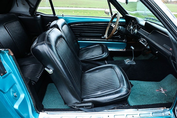 Ford Mustang 12 of 19