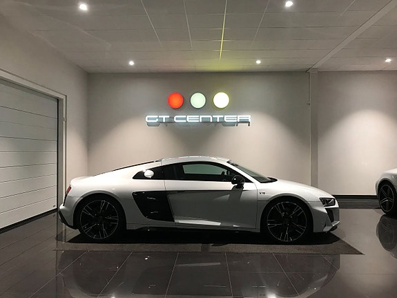 Audi R8 2 of 5