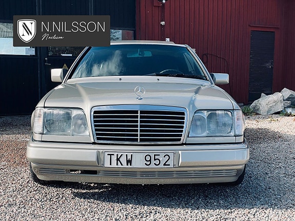 Mercedes-Benz 300 CE-24 4 of 5