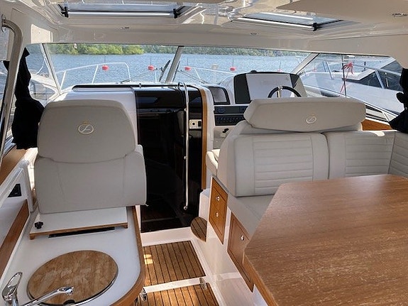 Aquador 28 HT -22 Mercruiser MD 3,0 - 270 hk V6 Diesel 5 of 12