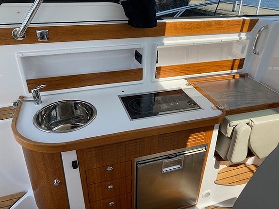 Aquador 28 HT -22 Mercruiser MD 3,0 - 270 hk V6 Diesel 7 of 12