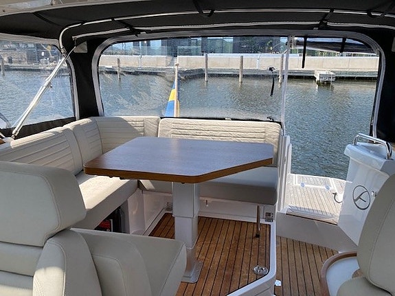 Aquador 28 HT -22 Mercruiser MD 3,0 - 270 hk V6 Diesel 6 of 12