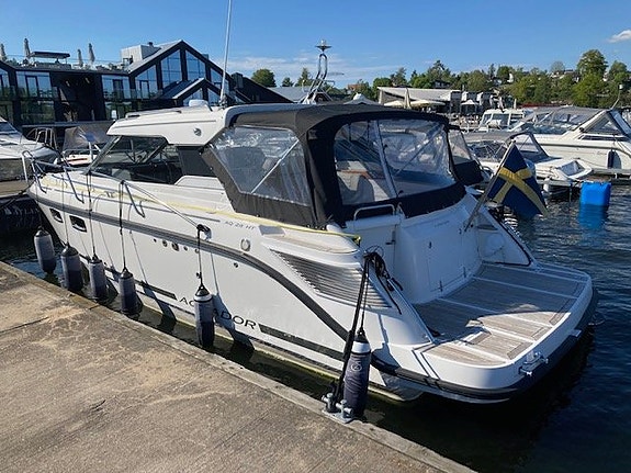 Aquador 28 HT -22 Mercruiser MD 3,0 - 270 hk V6 Diesel 3 of 12