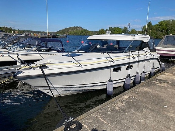 Aquador 28 HT -22 Mercruiser MD 3,0 - 270 hk V6 Diesel 2 of 12