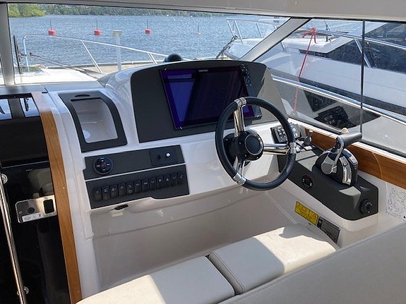 Aquador 28 HT -22 Mercruiser MD 3,0 - 270 hk V6 Diesel 9 of 12
