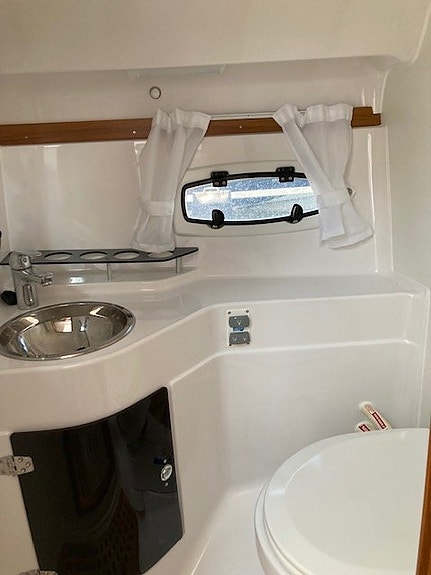 Aquador 28 HT -22 Mercruiser MD 3,0 - 270 hk V6 Diesel 12 of 12