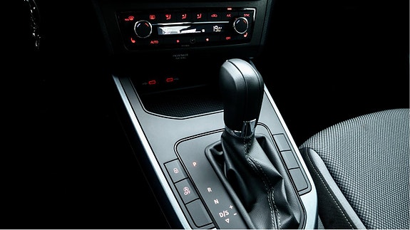 Seat Arona 8 of 15