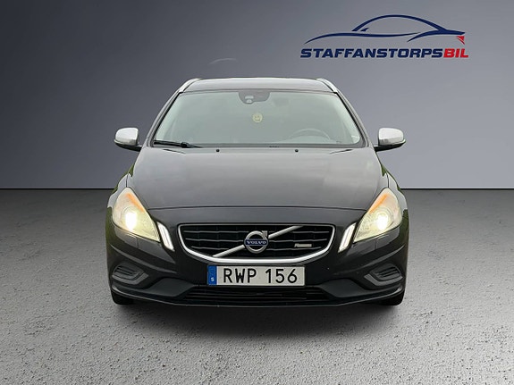 Volvo V60 2 of 10
