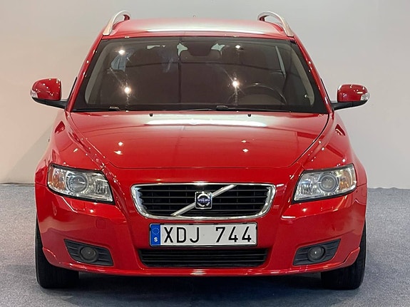 Volvo V50 2 of 5