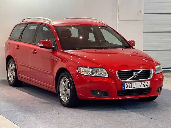 Volvo V50 3 of 5