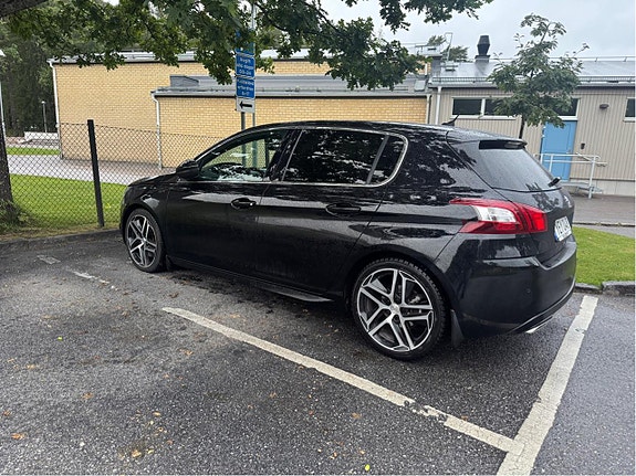 Peugeot 308 4 of 5