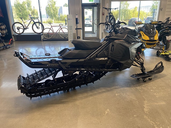 Lynx Boondocker RE 3700 850 E-TEC SHOT BLACK EDITION 3 of 5