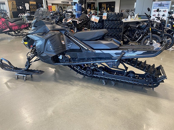 Lynx Boondocker RE 3700 850 E-TEC SHOT BLACK EDITION 2 of 5