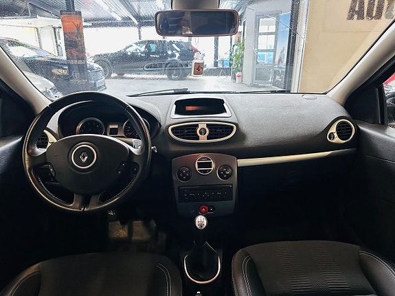 Renault Clio 10 of 18