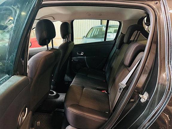 Renault Clio 18 of 18