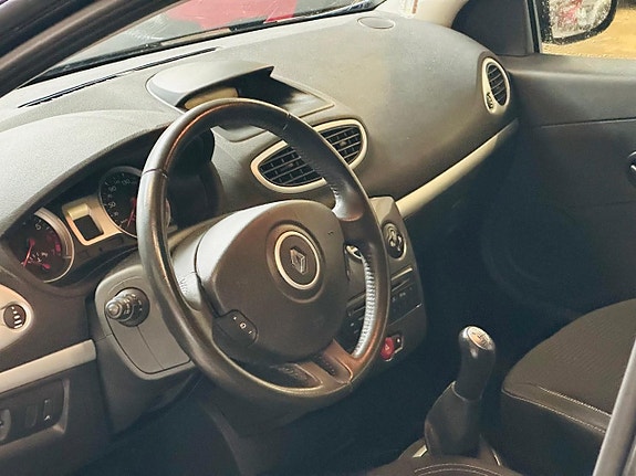 Renault Clio 8 of 18