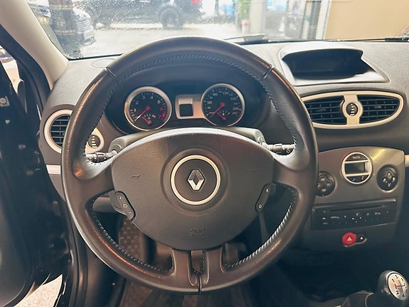Renault Clio 15 of 18