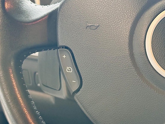 Renault Clio 16 of 18