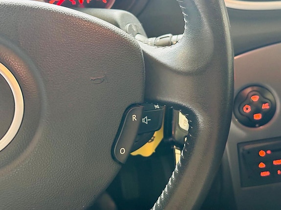 Renault Clio 17 of 18