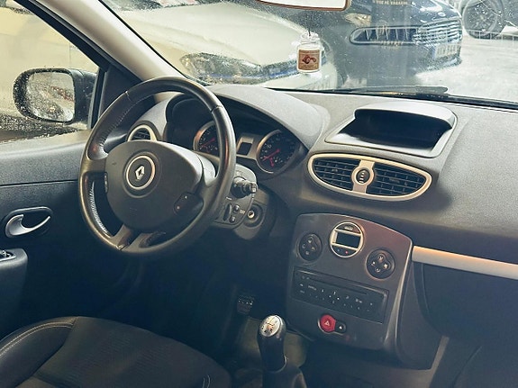 Renault Clio 9 of 18