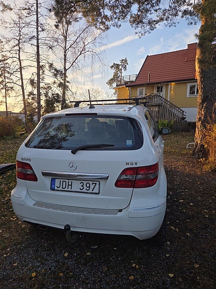 Mercedes-Benz B170 4 of 5
