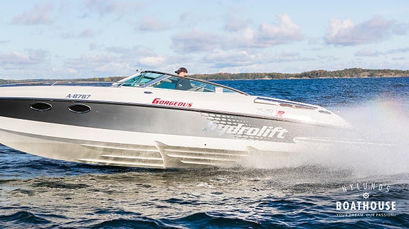Hydrolift C-31 | MerCruiser Mercury Racing HP 525 Super Char 5 of 5