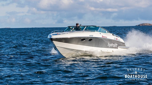 Hydrolift C-31 | MerCruiser Mercury Racing HP 525 Super Char 2 of 5