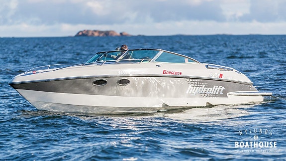 Hydrolift C-31 | MerCruiser Mercury Racing HP 525 Super Char 14 of 30