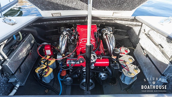 Hydrolift C-31 | MerCruiser Mercury Racing HP 525 Super Char 28 of 30