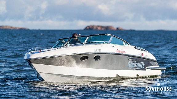 Hydrolift C-31 | MerCruiser Mercury Racing HP 525 Super Char 13 of 30