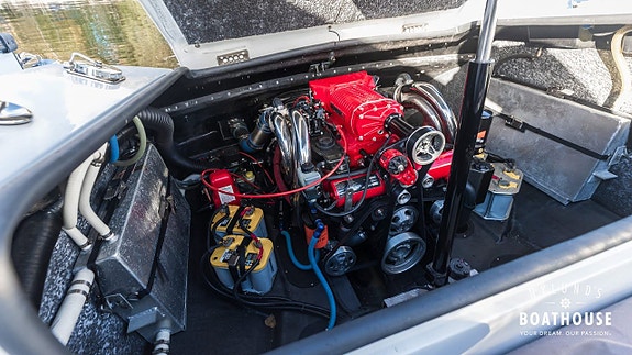Hydrolift C-31 | MerCruiser Mercury Racing HP 525 Super Char 29 of 30