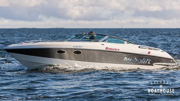Hydrolift C-31 | MerCruiser Mercury Racing HP 525 Super Char 26 of 30