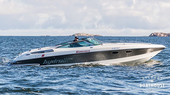 Hydrolift C-31 | MerCruiser Mercury Racing HP 525 Super Char 22 of 30