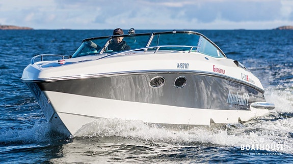 Hydrolift C-31 | MerCruiser Mercury Racing HP 525 Super Char 7 of 30