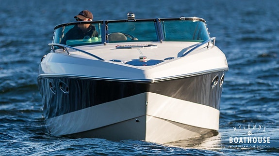 Hydrolift C-31 | MerCruiser Mercury Racing HP 525 Super Char 12 of 30