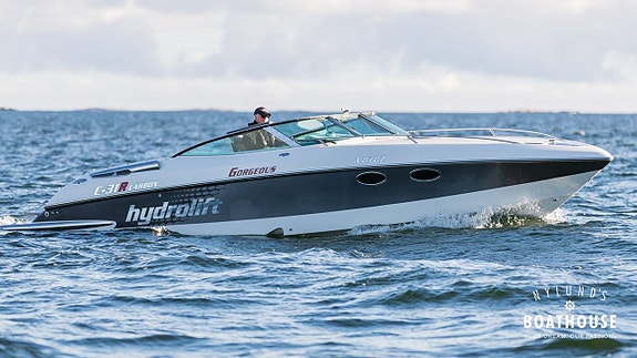 Hydrolift C-31 | MerCruiser Mercury Racing HP 525 Super Char 23 of 30