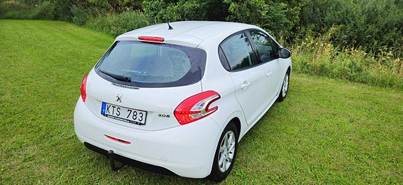 Peugeot 208 4 of 5