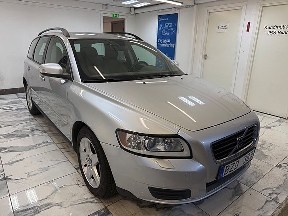 Volvo V50 2 of 5