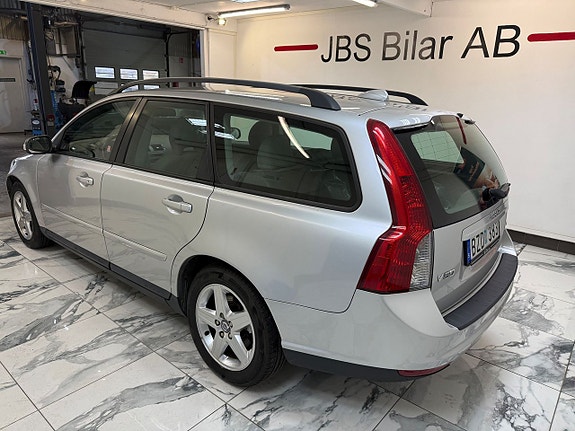 Volvo V50 4 of 5
