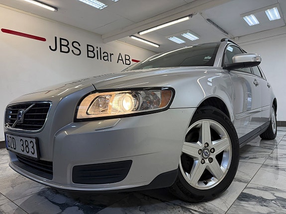 Volvo V50 3 of 5
