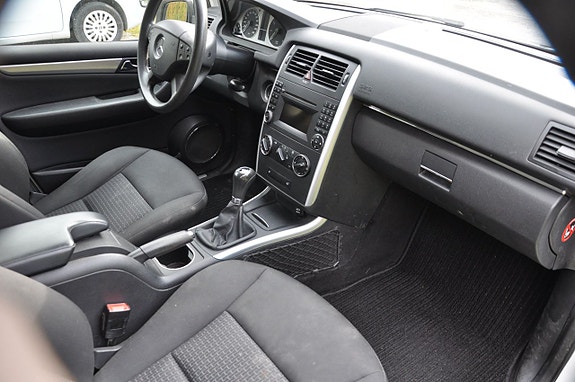 Mercedes-Benz B170 7 of 11