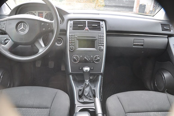 Mercedes-Benz B170 9 of 11