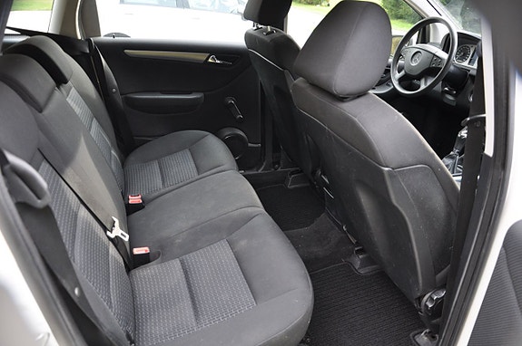 Mercedes-Benz B170 6 of 11