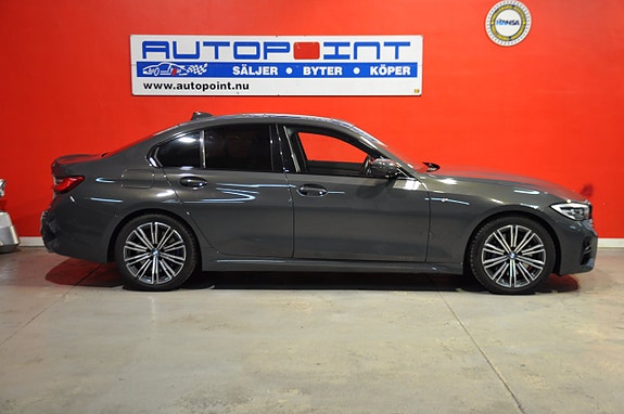 BMW 330i 3 of 5