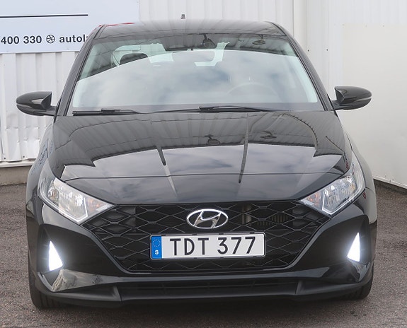 Hyundai i20 2 of 5